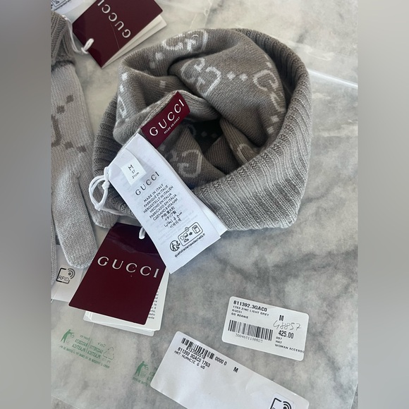 GG cashmere jacquard beanie hat & Gloves Set. NWT. - Picture 10 of 16